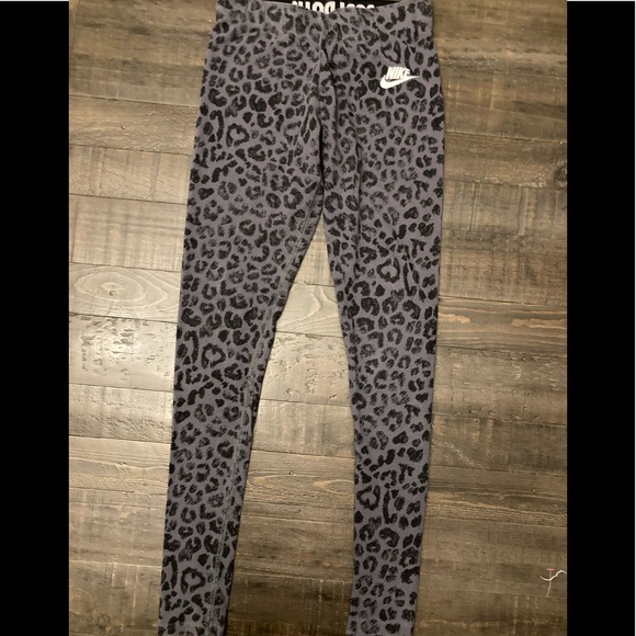 Nike gray animal print leggings - Picture 6 of 8